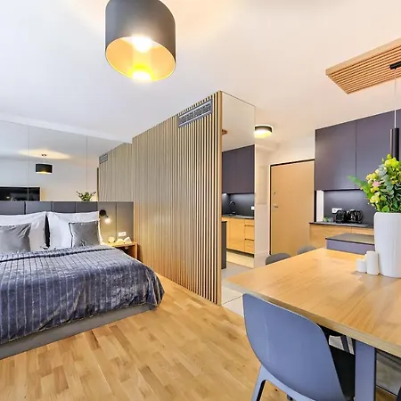 Inpoint G15 Near Old Town & Kazimierz District & Optional Paid Parking מלון דירות