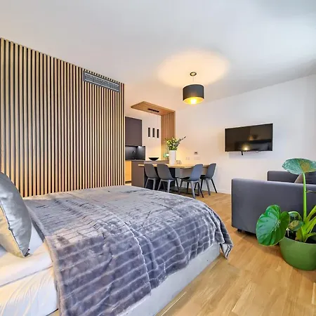 Inpoint G15 Near Old Town & Kazimierz District & Parking Option