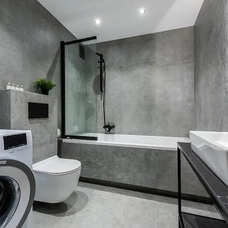 アパートホテル Inpoint G15 Near Old Town & Kazimierz District & Optional Paid Parking 4*