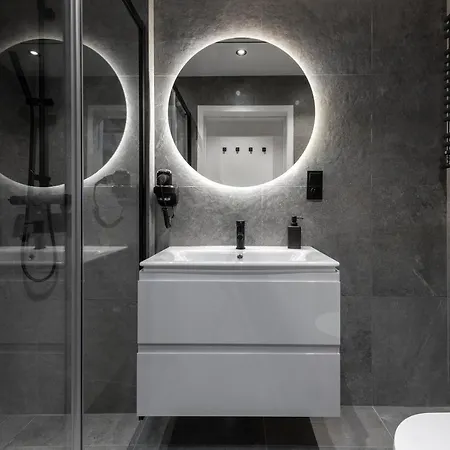 アパートホテル Inpoint G15 Near Old Town & Kazimierz District & Optional Paid Parking 4*