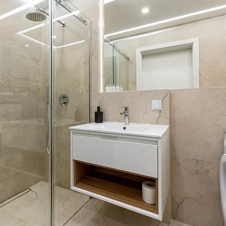 Inpoint G15 Near Old Town & Kazimierz District & Optional Paid Parking Апарт-отель 4*