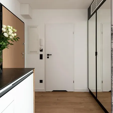Inpoint G15 Near Old Town & Kazimierz District & Optional Paid Parking 4*