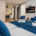 Inpoint G15 Near Old Town & Kazimierz District & Optional Paid Parking מלון דירות 4*