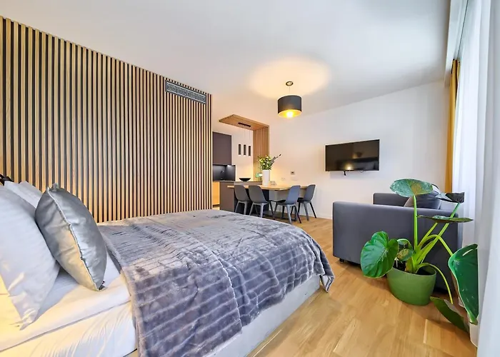 Inpoint G15 Near Old Town & Kazimierz District & Optional Paid Parking